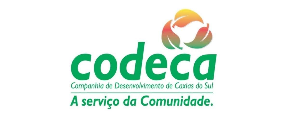 CODECA Caxias do Sul abre concurso com salários de até R$ 12,9 mil 1 A imagem apresenta o logotipo da Codeca, Companhia de Desenvolvimento de Caxias do Sul. O nome "codeca" está escrito em letras minúsculas e verdes, com uma tipografia moderna e arredondada. Acima do nome, há um símbolo gráfico composto por três folhas estilizadas formando um círculo nas cores laranja, vermelho e verde, sugerindo sustentabilidade e reciclagem. Abaixo do nome, aparece a frase “Companhia de Desenvolvimento de Caxias do Sul” em verde claro e, logo abaixo, a mensagem “A serviço da Comunidade.” em verde escuro e negrito. O fundo é branco, transmitindo simplicidade e clareza visual.