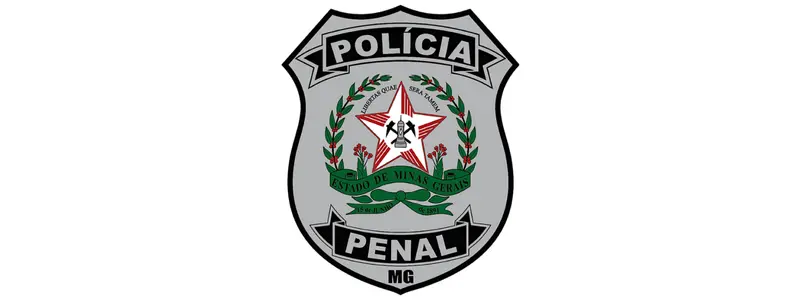 Brasão da Polícia Penal de Minas Gerais com escudo prateado, estrela vermelha central, ramos verdes e inscrições em preto.