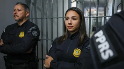 Concurso PP RS 2026 com policiais penais em ambiente prisional