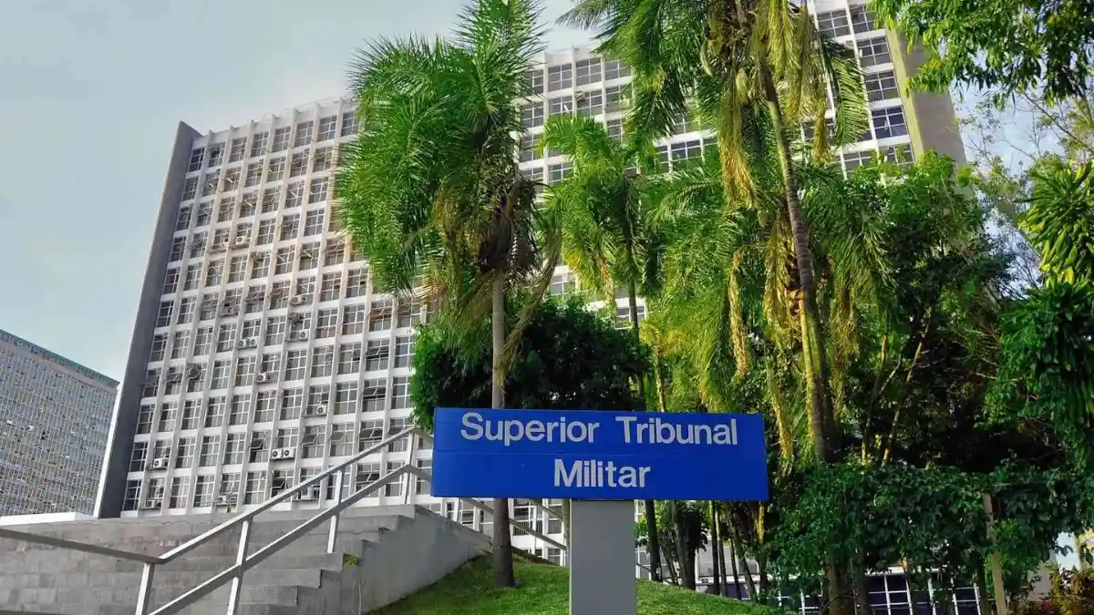Estágio STM: Superior Tribunal Militar abre seleção com bolsas de R$ 1.100,00 1 Fachada do Superior Tribunal Militar com placa identificadora — estágio STM aberto para diversas áreas